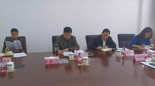 包子漫画
党组理论学习中心组专题学习党的十九届五中全会精神