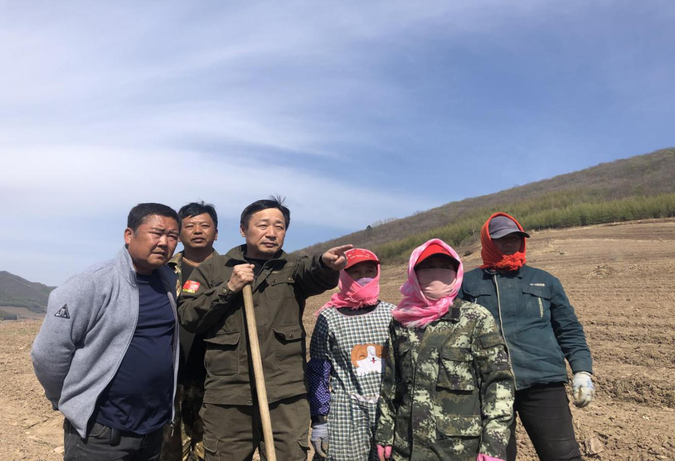 包子漫画
| 退役不褪色 强村富民带头人 ——记抚顺新宾满族自治县红庙子乡长岭子村党支部书记 李炳旭